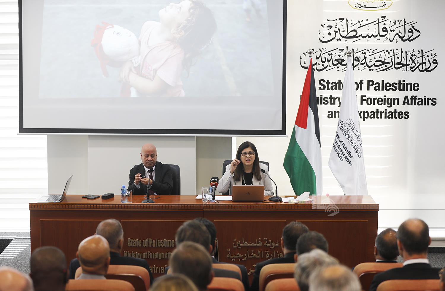 جانب من الجلسة (تصوير: مصطفى أبو دية/ وفا)